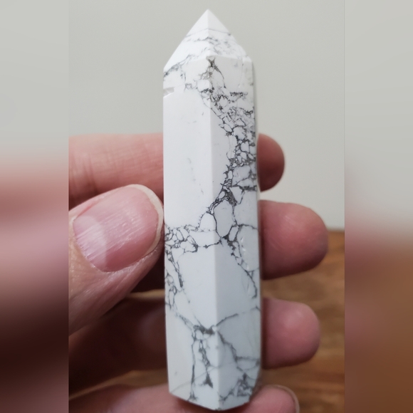 Howlite Crystal Tower - Picture 6 of 9